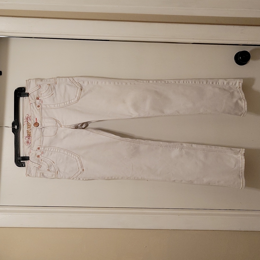 XOXO,  11/12, White